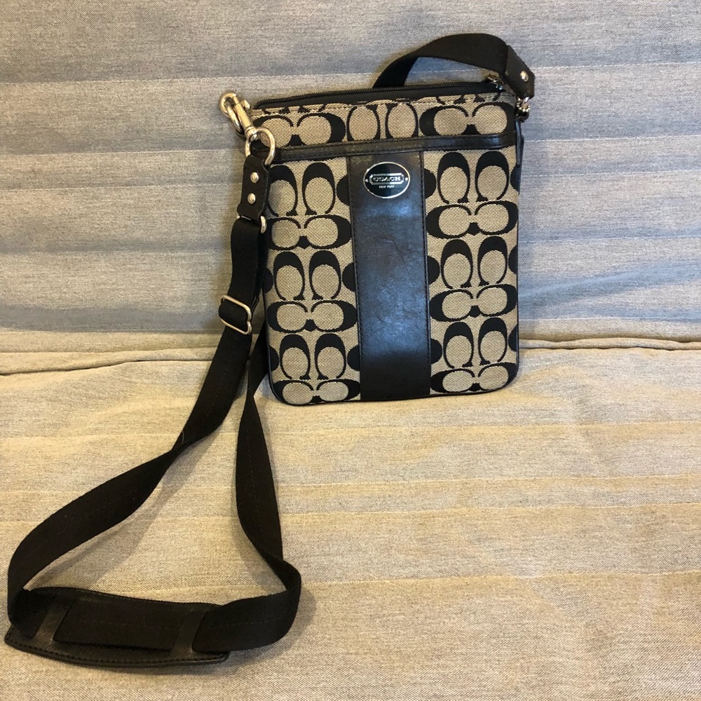 👜Coach “C” crossbody bag🖤